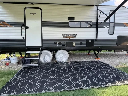 Reversible Portable Outdoor Rug - Image 4