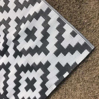 Reversible Light Weight Outdoor Rug - Image 6